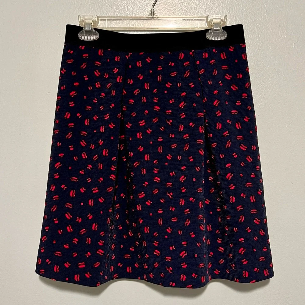Cop.Copine Skirt With Kisses Design - Picture 3 of 4